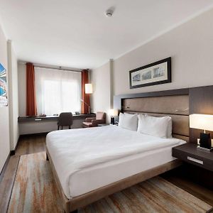 Standard Zimmer mit Kingsize-Bett